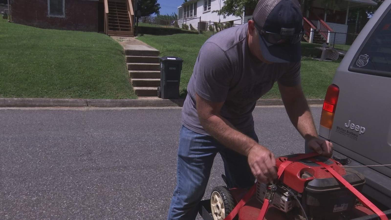 Little things that you can do for your neighbors: Lynchburg officer mows womans yard after son dies