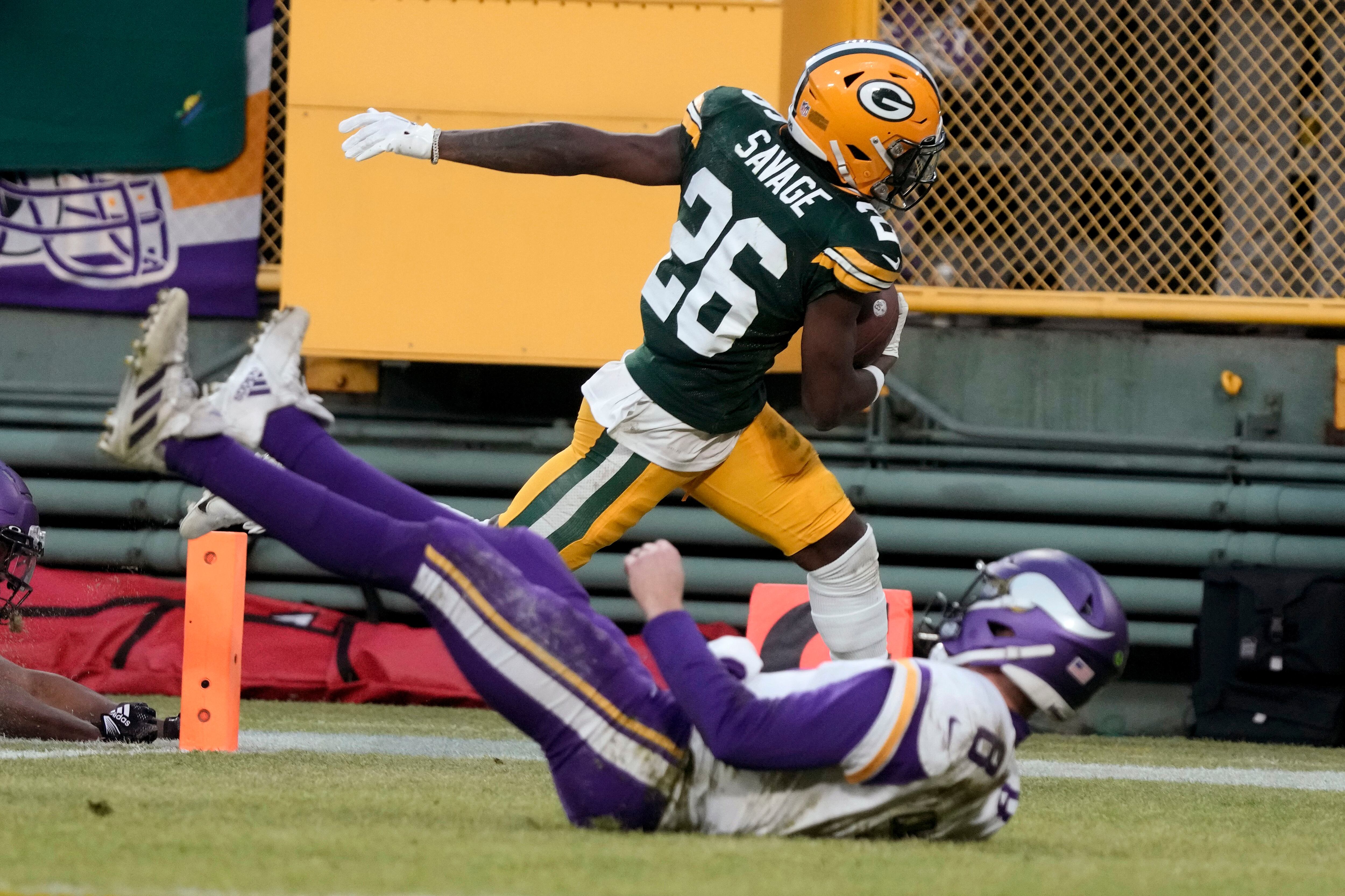 Rodgers, Packers rout Vikings 41-17, control playoff fate