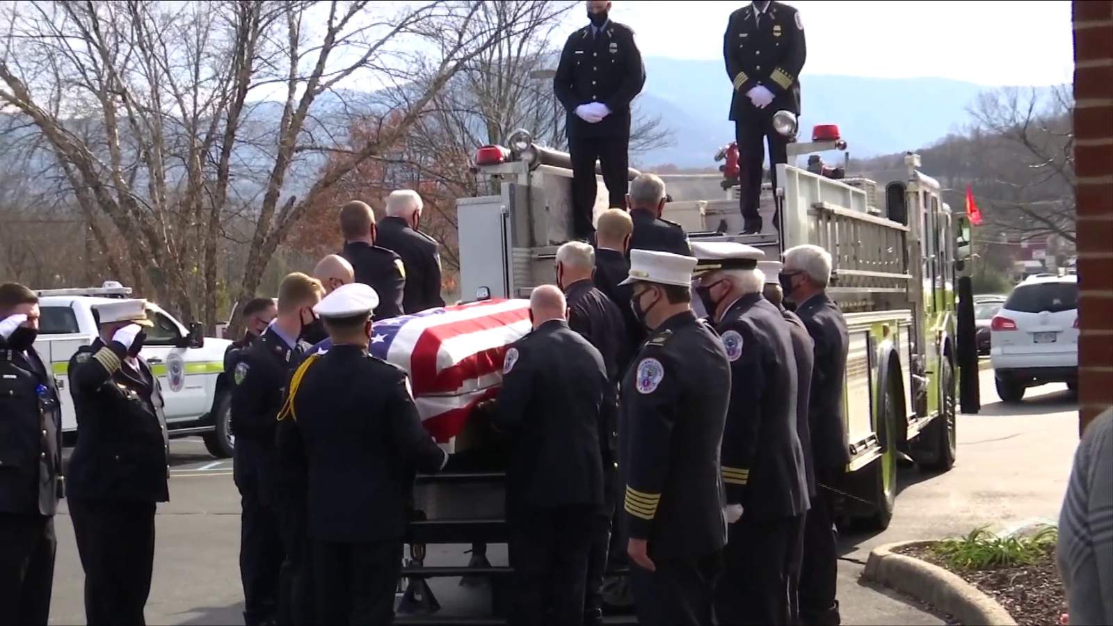 Roanoke County firefighter laid to rest after nearly 40 years of service