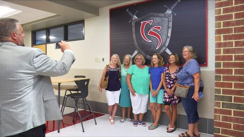 Cave Spring High School renovations bring alumni together to reminisce