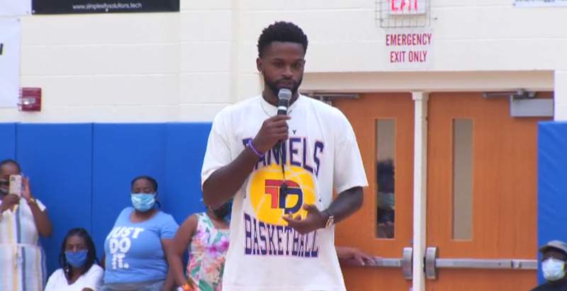Troy Daniels leaves important message with youth at annual basketball camp