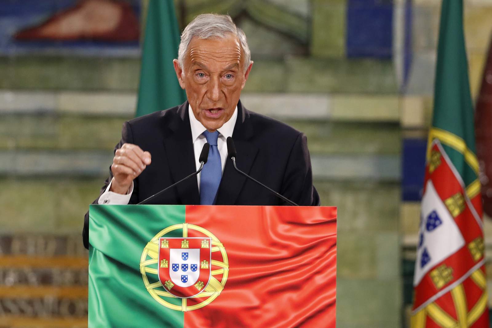 Center-right incumbent wins Portugal's presidential election