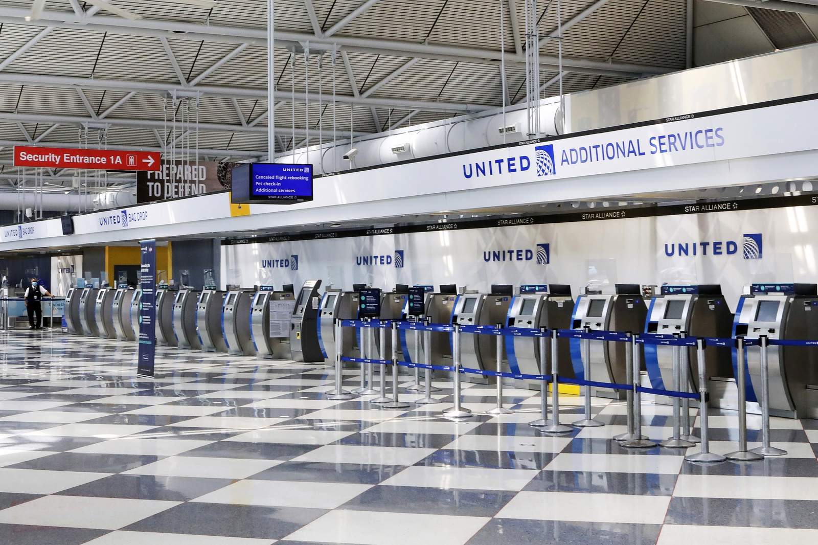 United says it will drop widely scorned ticket-change fees