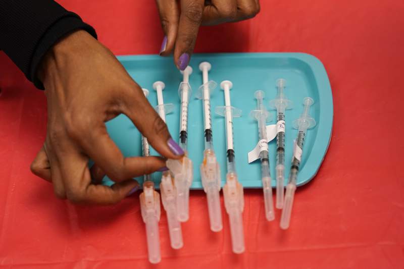 Chicago police union head urges cops to defy vaccine mandate