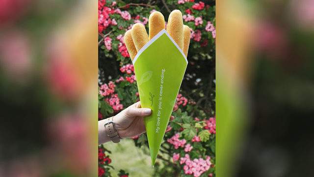 Ditch The Roses Give Your Valentine A Bouquet Of Olive Garden