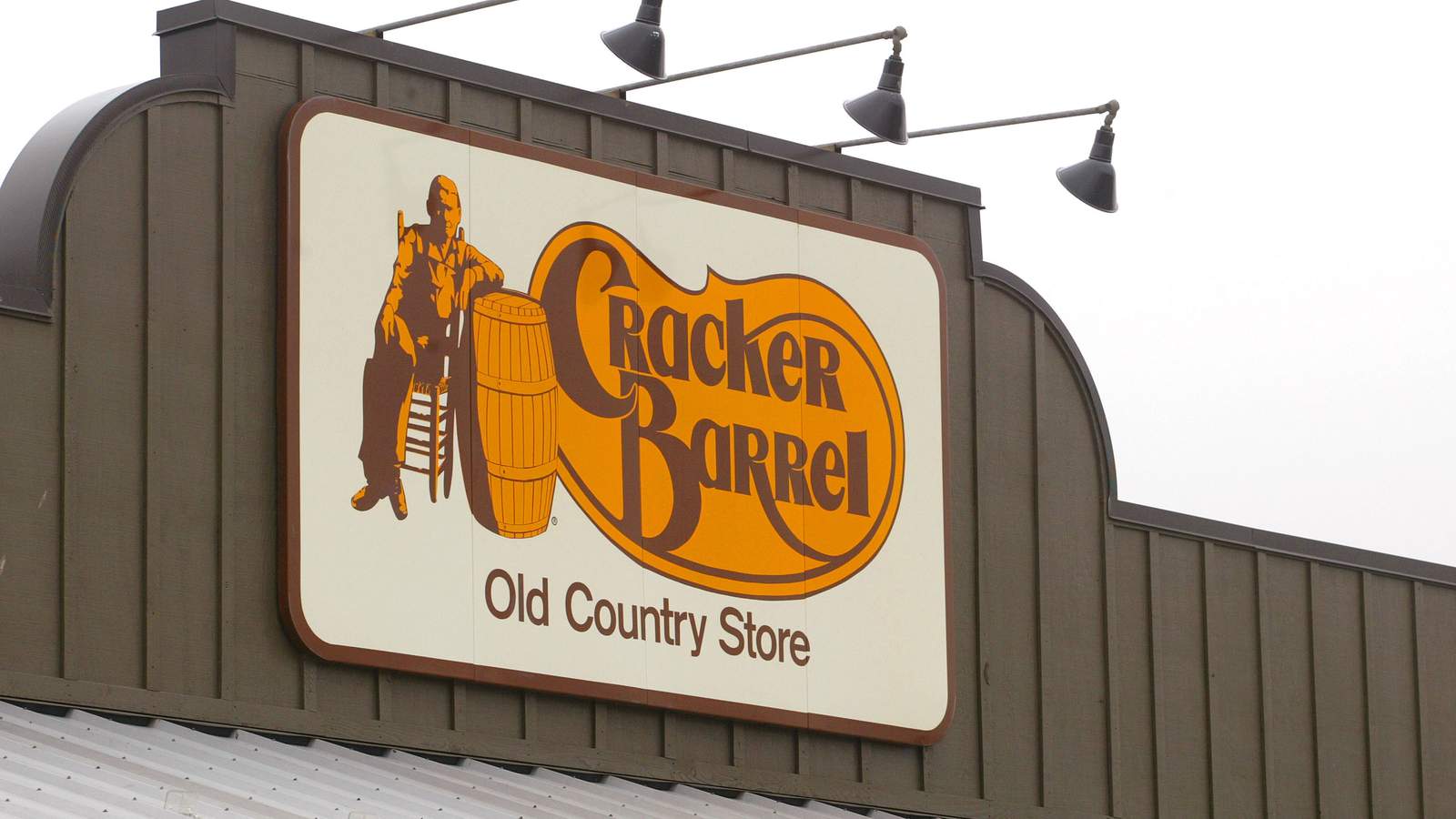 Cracker Barrel could add beer, wine to restaurants to help reopenings