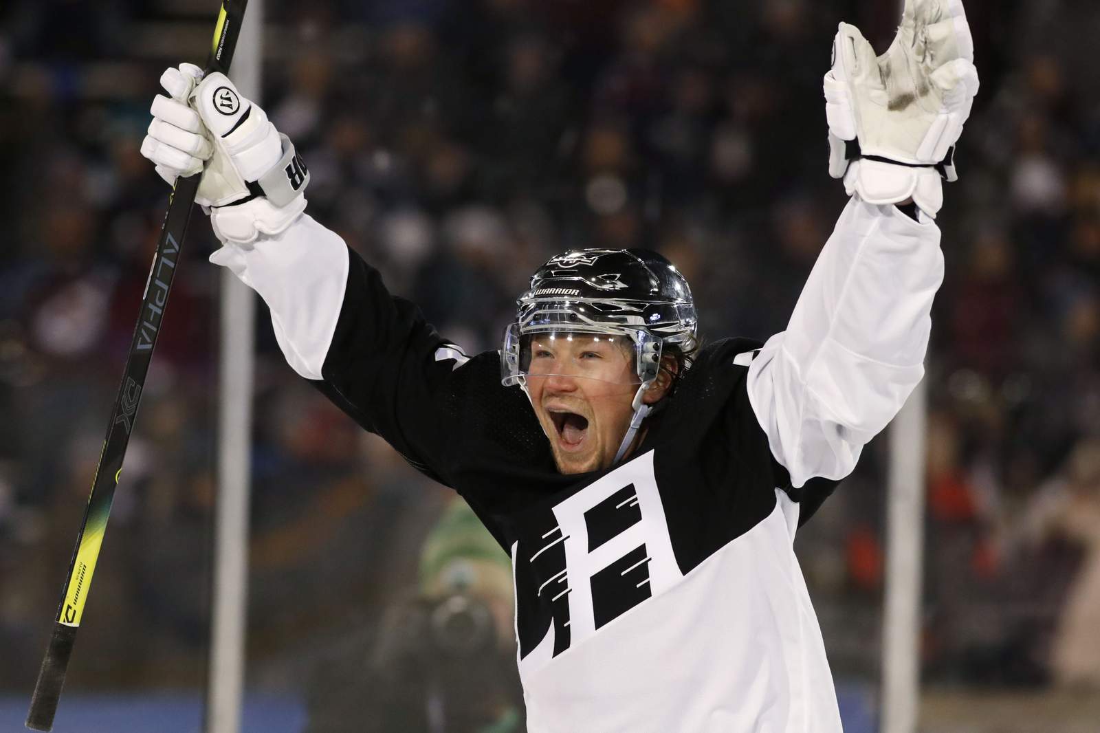 Toffoli scores NHL's first outdoor hat trick, Kings beat Avs
