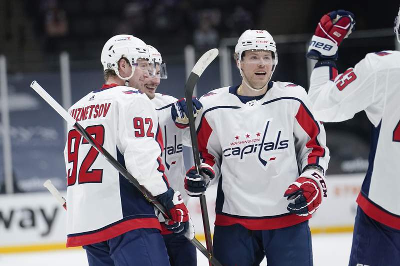 Capitals dominate Islanders 6-3 to stay in 1st in East