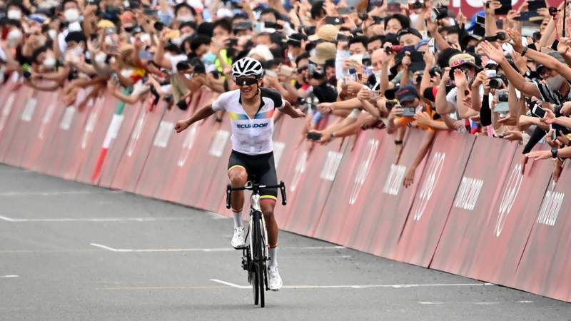 Carapaz outlasts Pogacar, U.S. rider McNulty to win road race