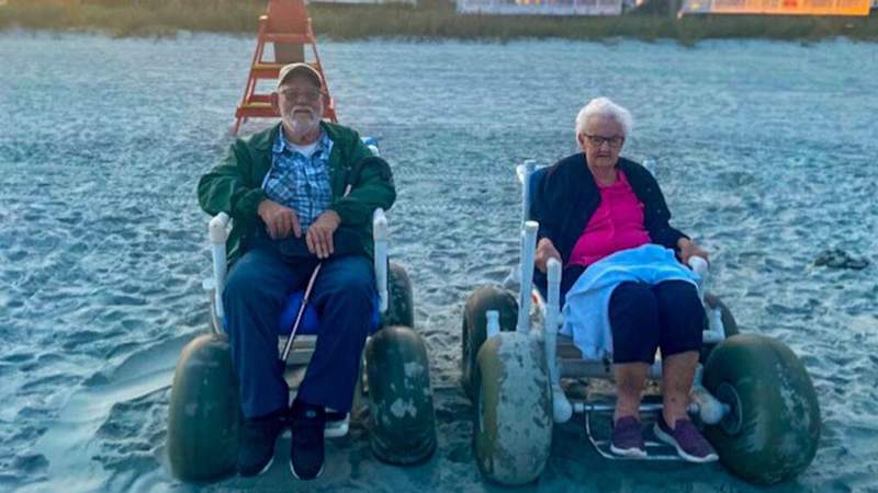 North Carolina couple makes first trip to beach at 90 years old