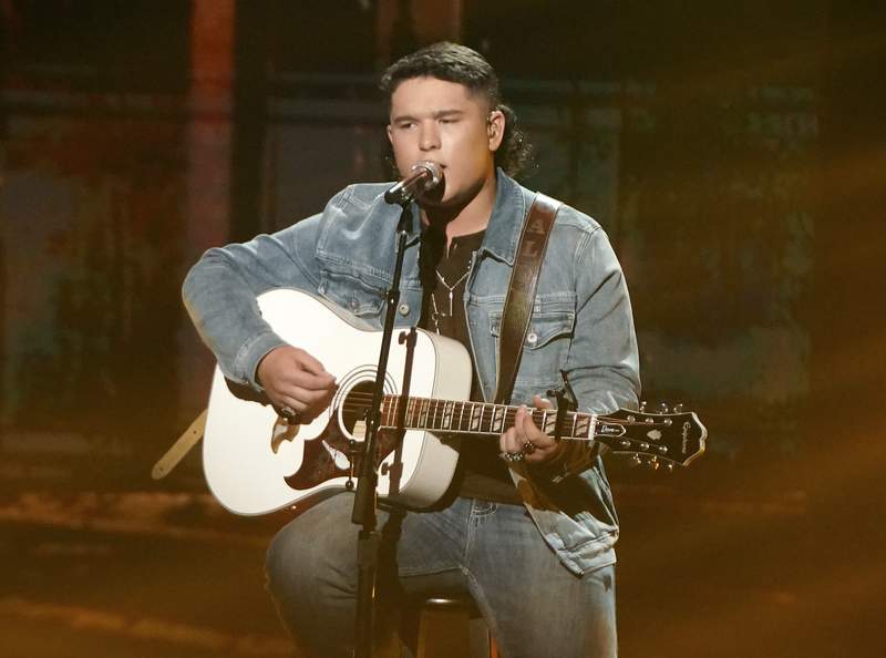 'American Idol' contestant exits show amid video controversy