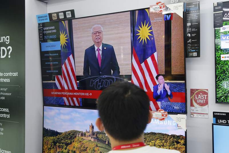 Malaysia's new PM strikes conciliatory tone in 1st address