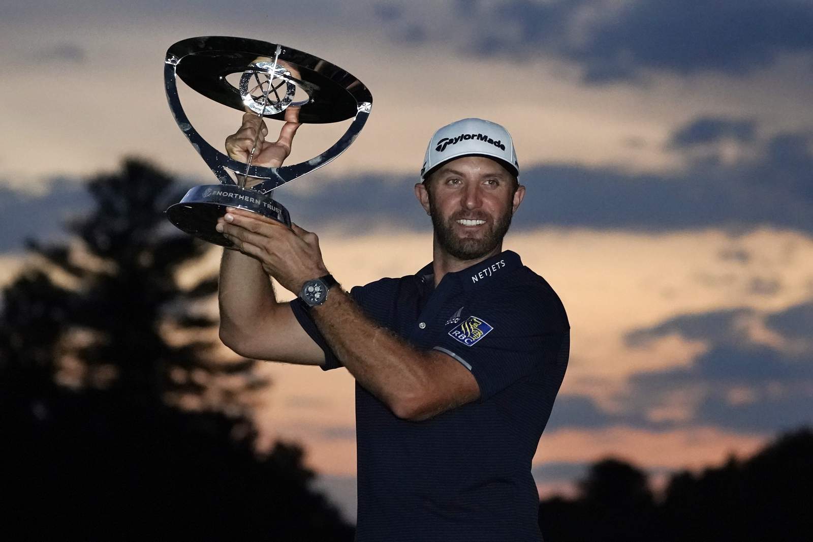 Dustin Johnson wins by 11 shots and is back to No. 1