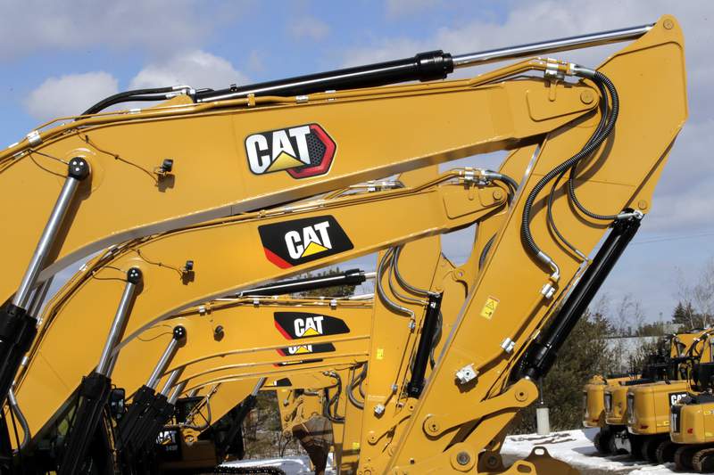 Caterpillar 1Q sales rise as dealers boost inventory levels