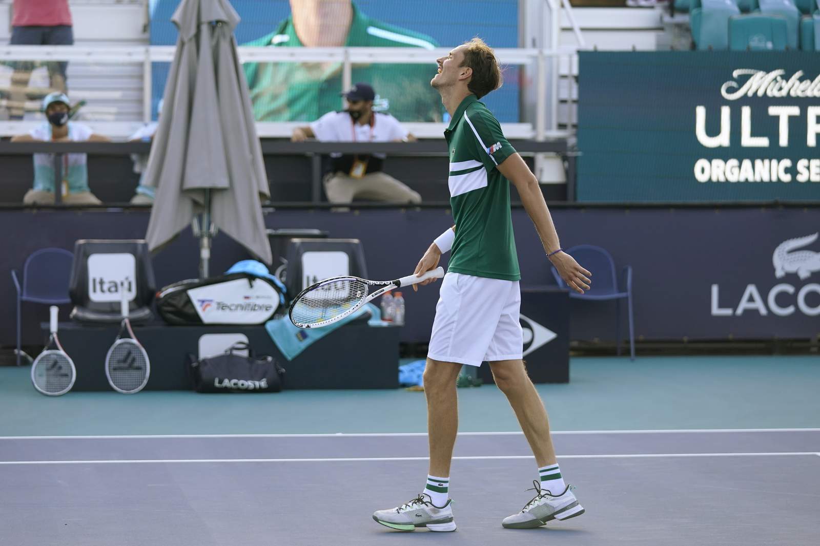 Hobbled Daniil Medvedev limps to 3rd-round win at Miami Open