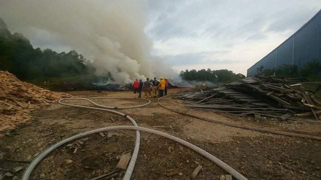 Crews contain fire in Nelson County