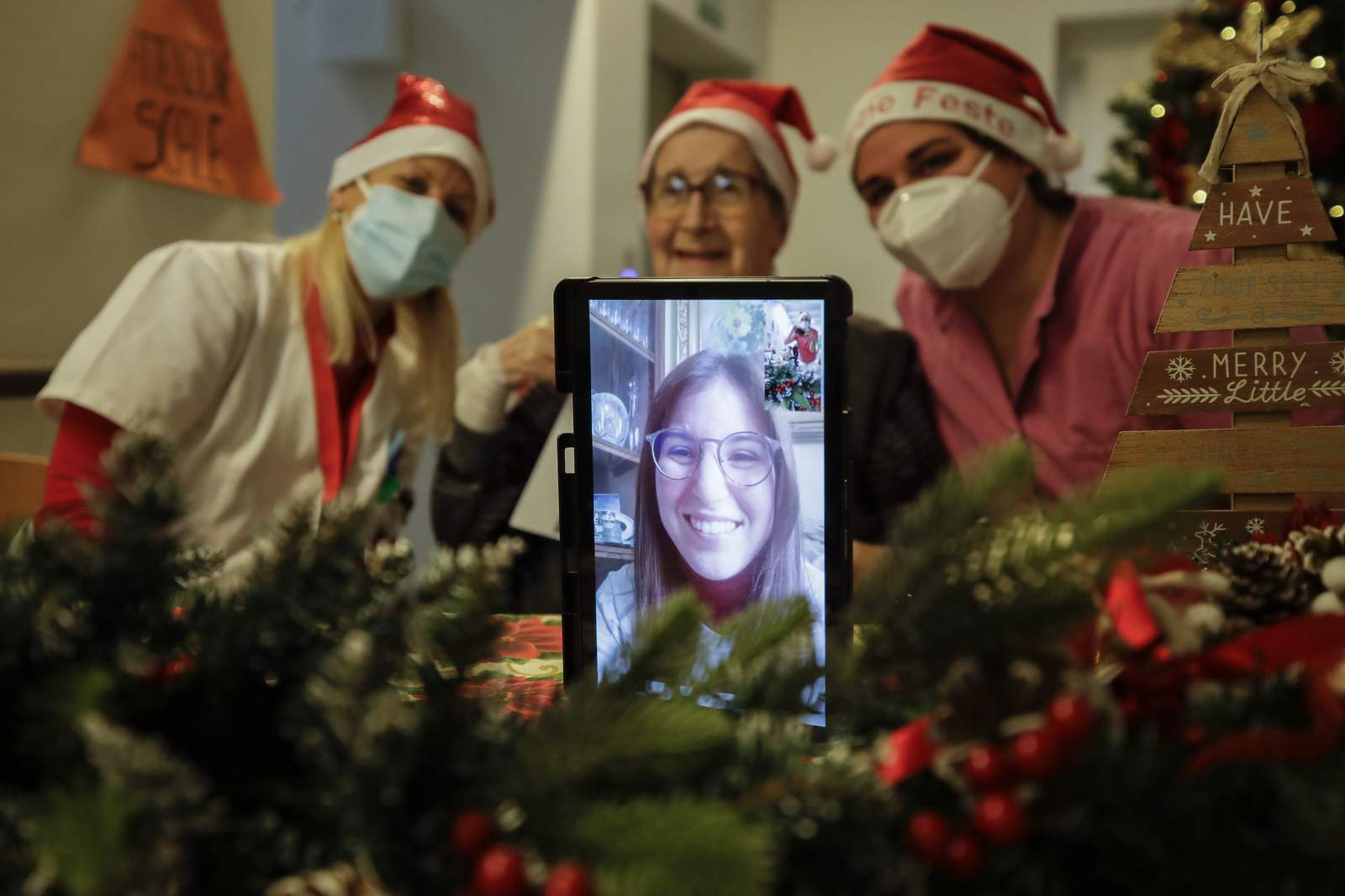 Santa's 'grandchildren' spread joy in Italian nursing homes