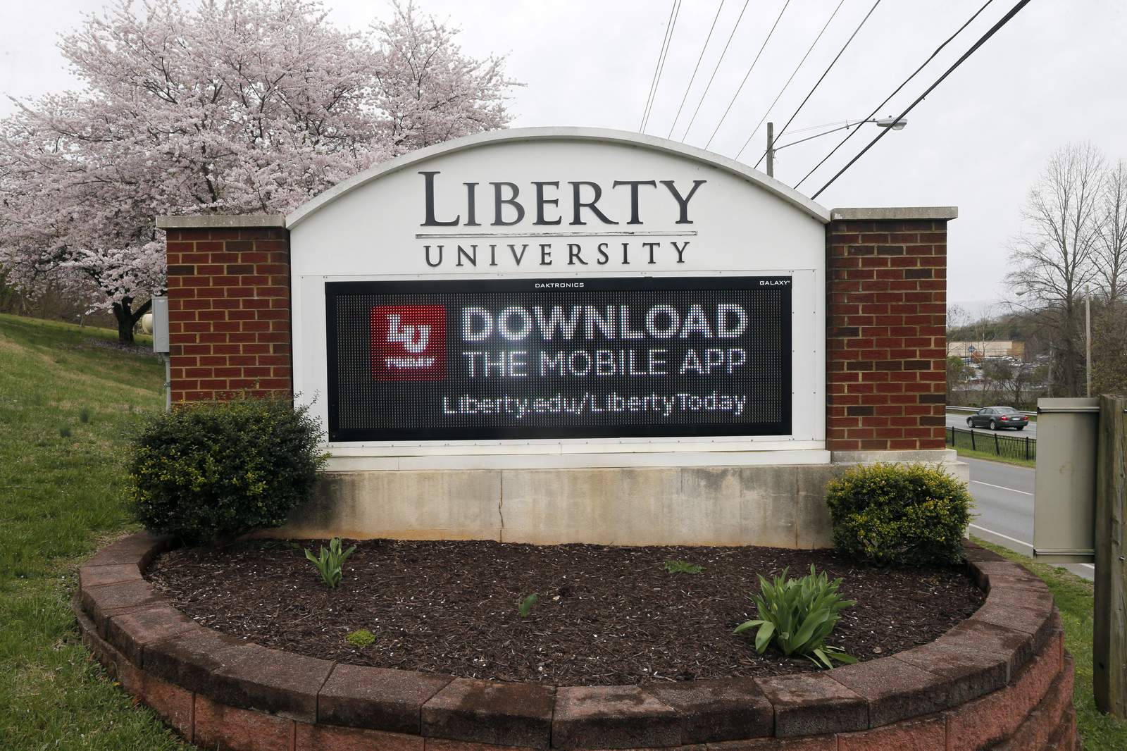 Liberty University making major leadership change, splitting roles of chancellor and president