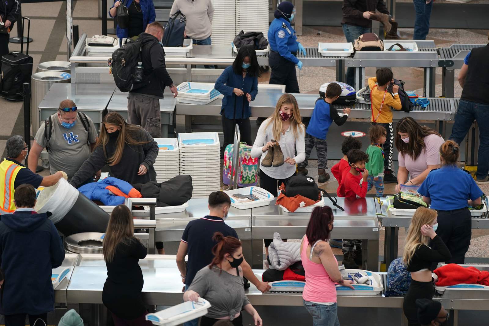 'Mom's worth it': US holiday travel surges despite outbreak
