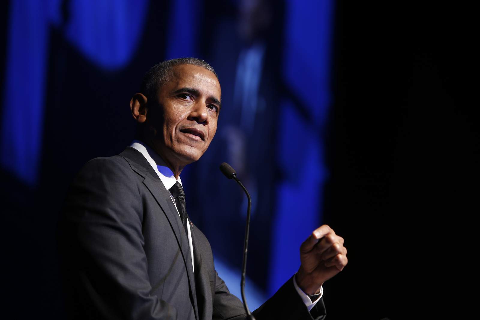 Obama criticizes virus response in online graduation speech