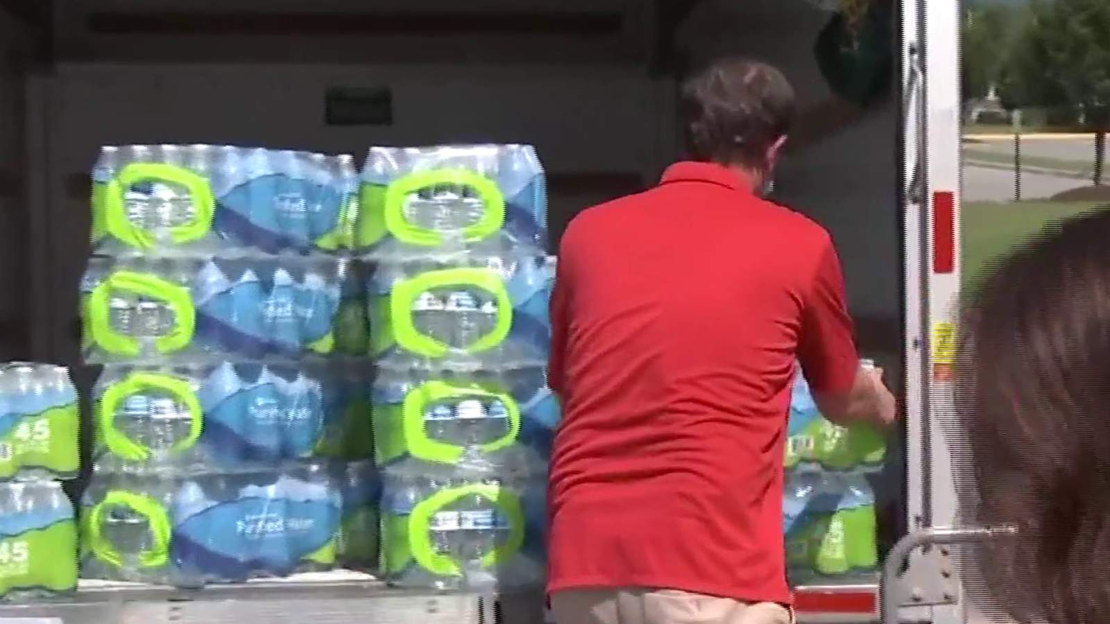 State Farm agents donate 10,000 water bottles to Roanoke City schools