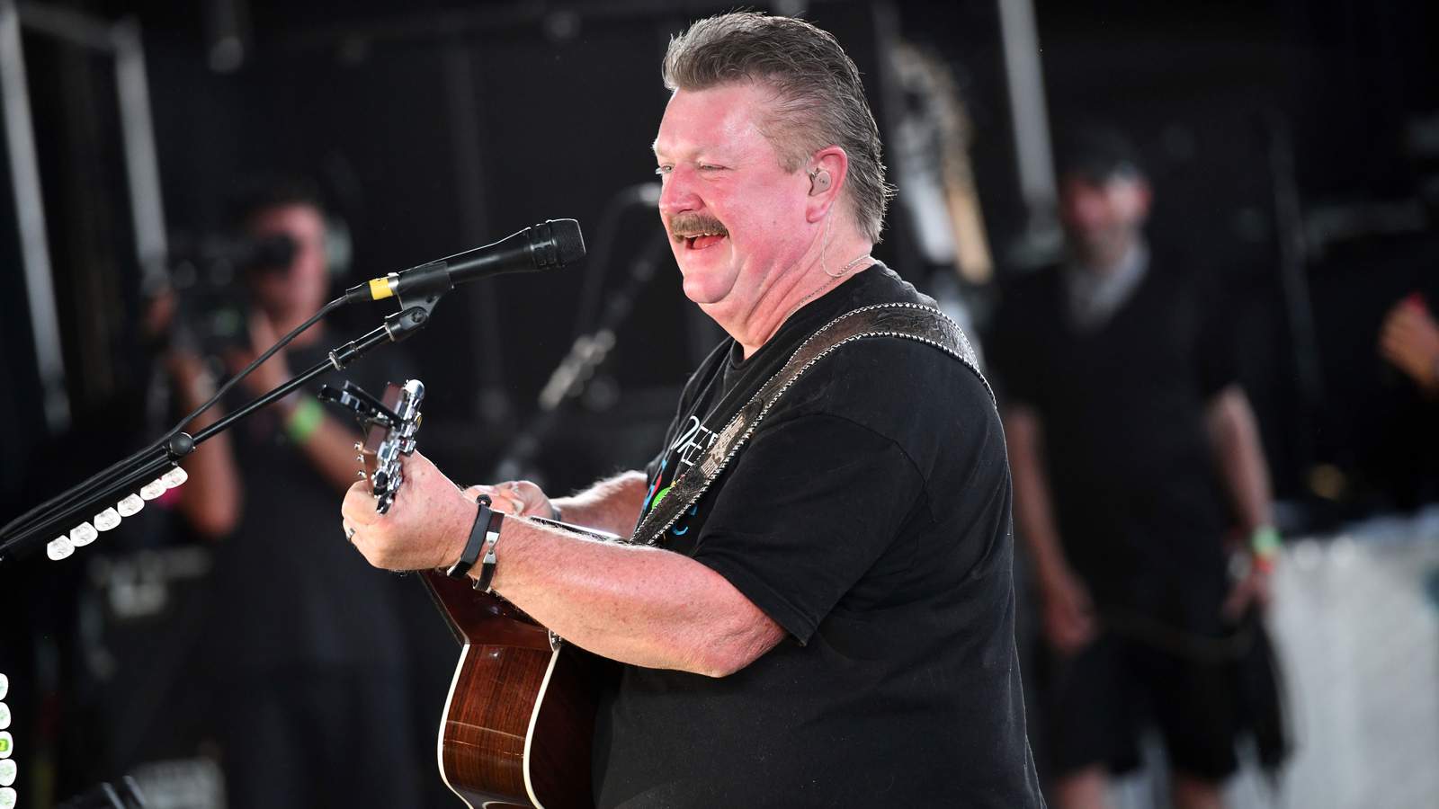 Country singer Joe Diffie dies after testing positive for coronavirus