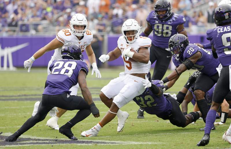 Robinson the engine behind the offense for No. 21 Texas