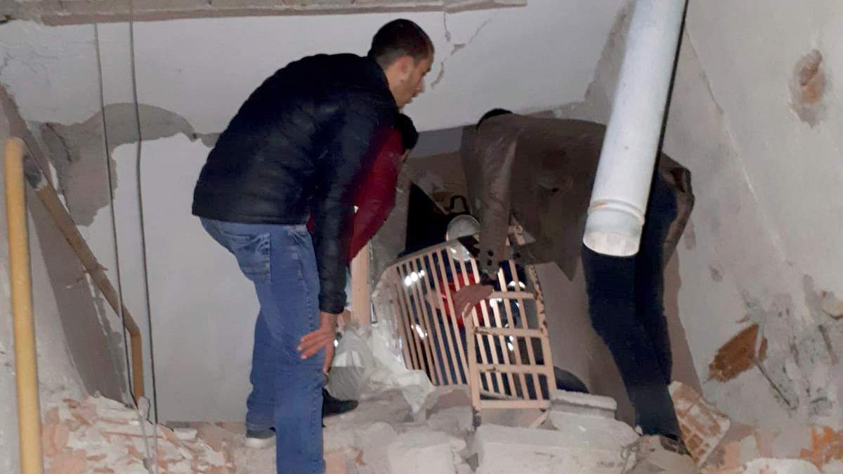 At least 18 dead, hundreds hurt as quake hits eastern Turkey