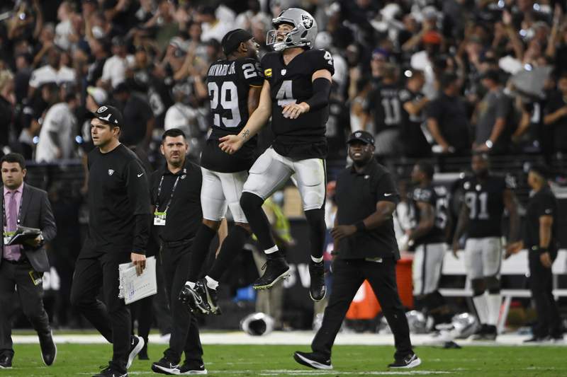 Carr's TD pass caps Raiders rally past Ravens 33-27 in OT