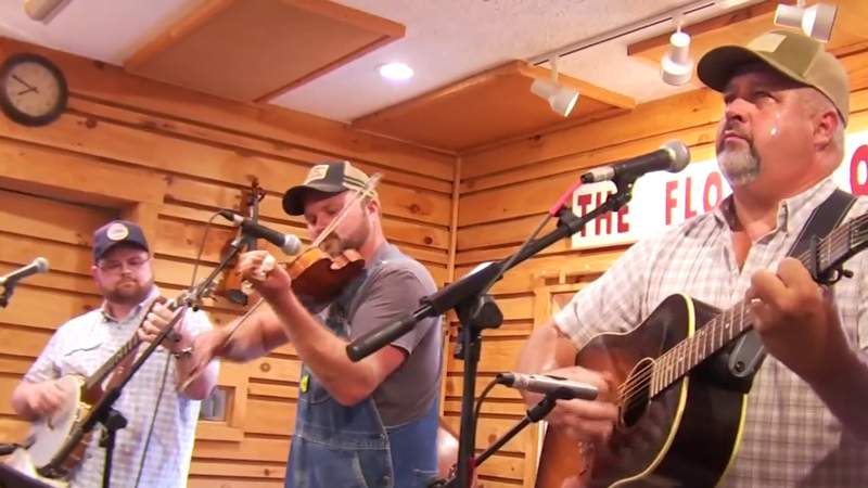 Show goes on at Floyd Country Store despite pandemic