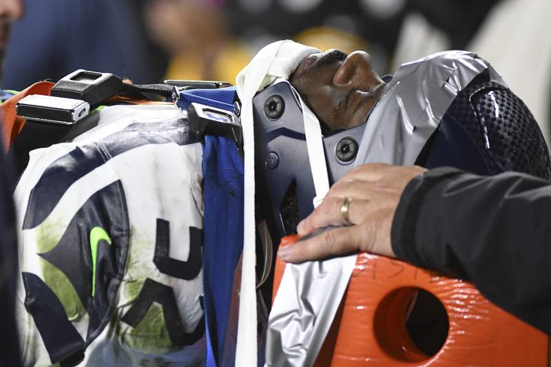 Seattle's Darrell Taylor taken to hospital after scary hit