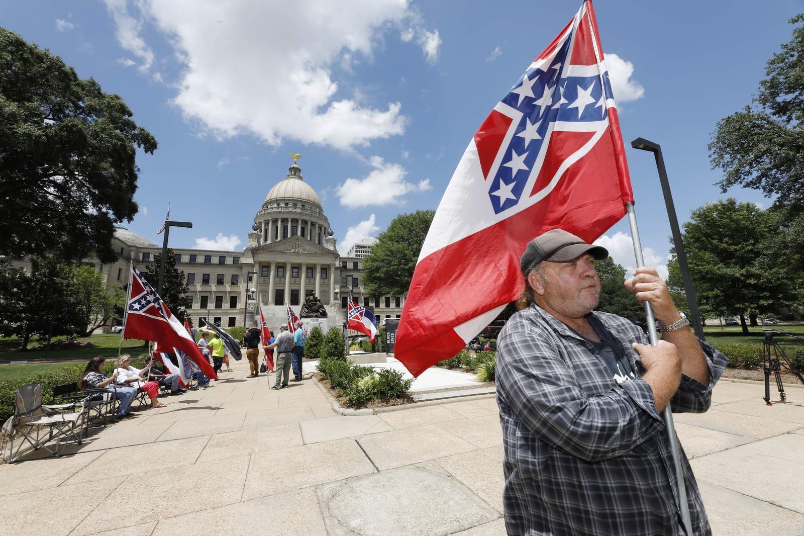 Mississippi surrenders Confederate symbol from state flag