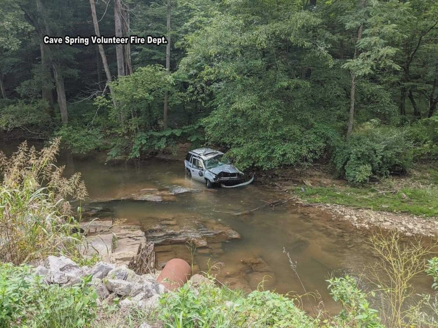 Car crashes into Roanoke County creek