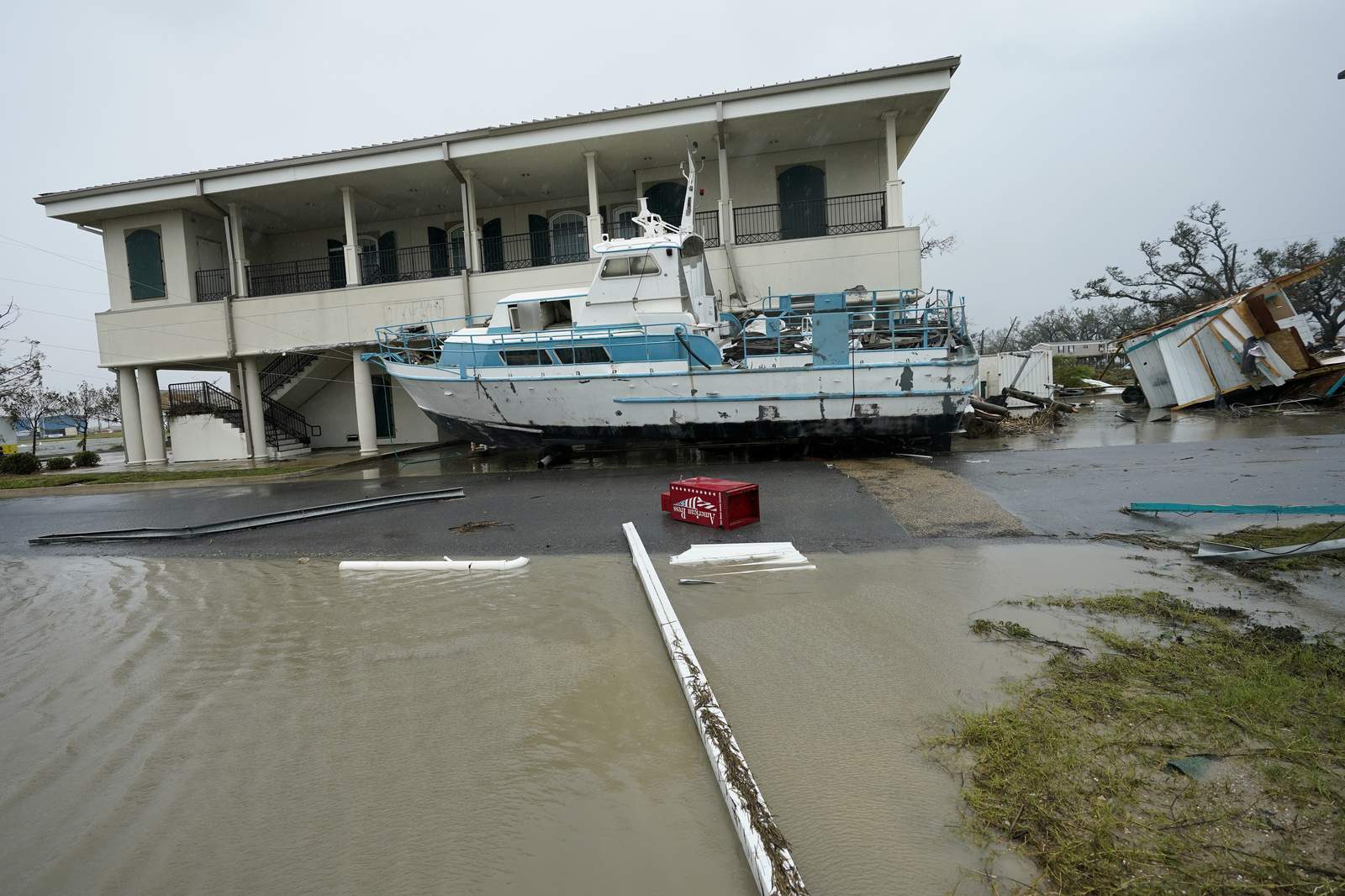 Coastal Louisiana a hot mess as Lauras leftovers move east