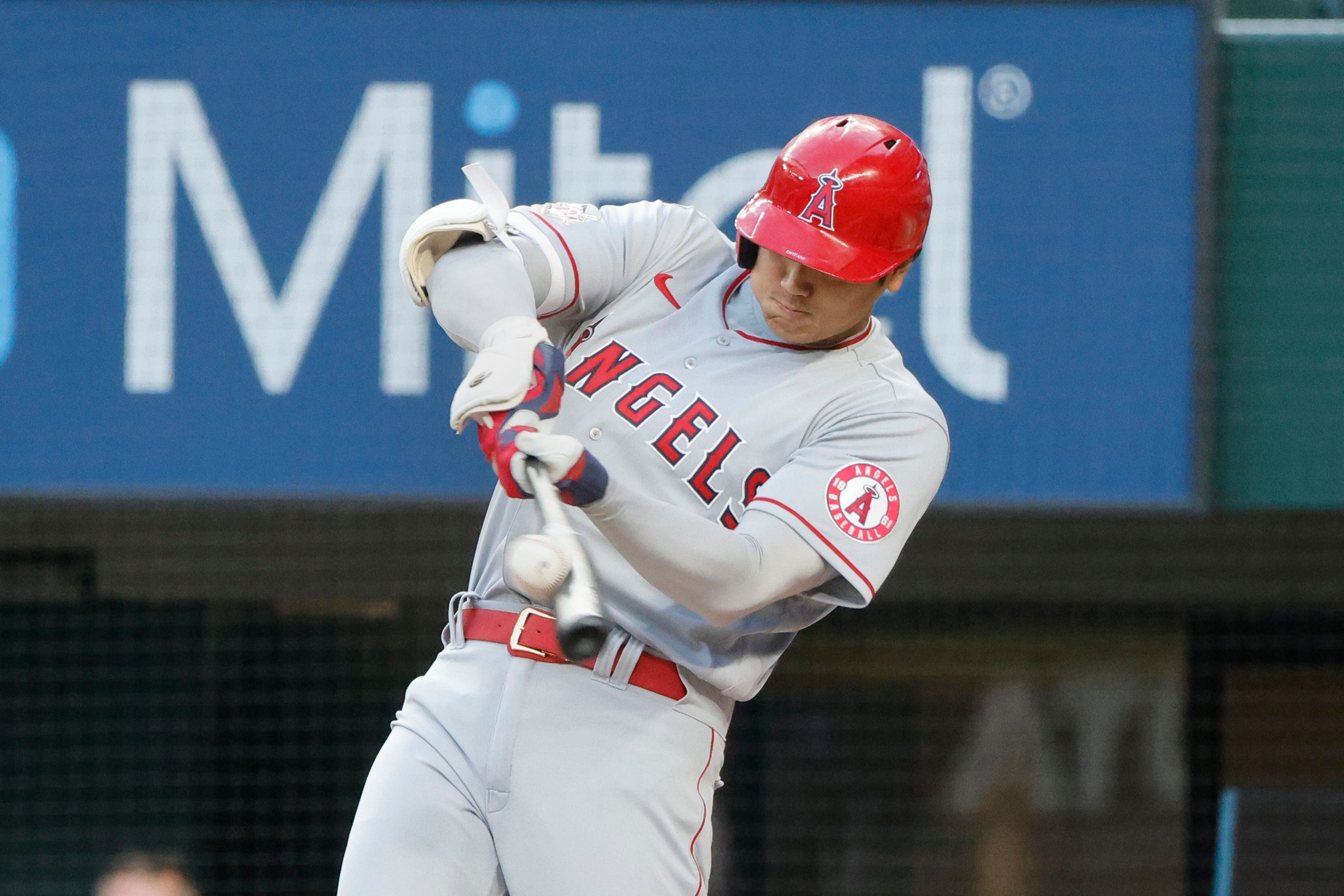 Bases-loaded intentional walk part of Angels' win over Texas