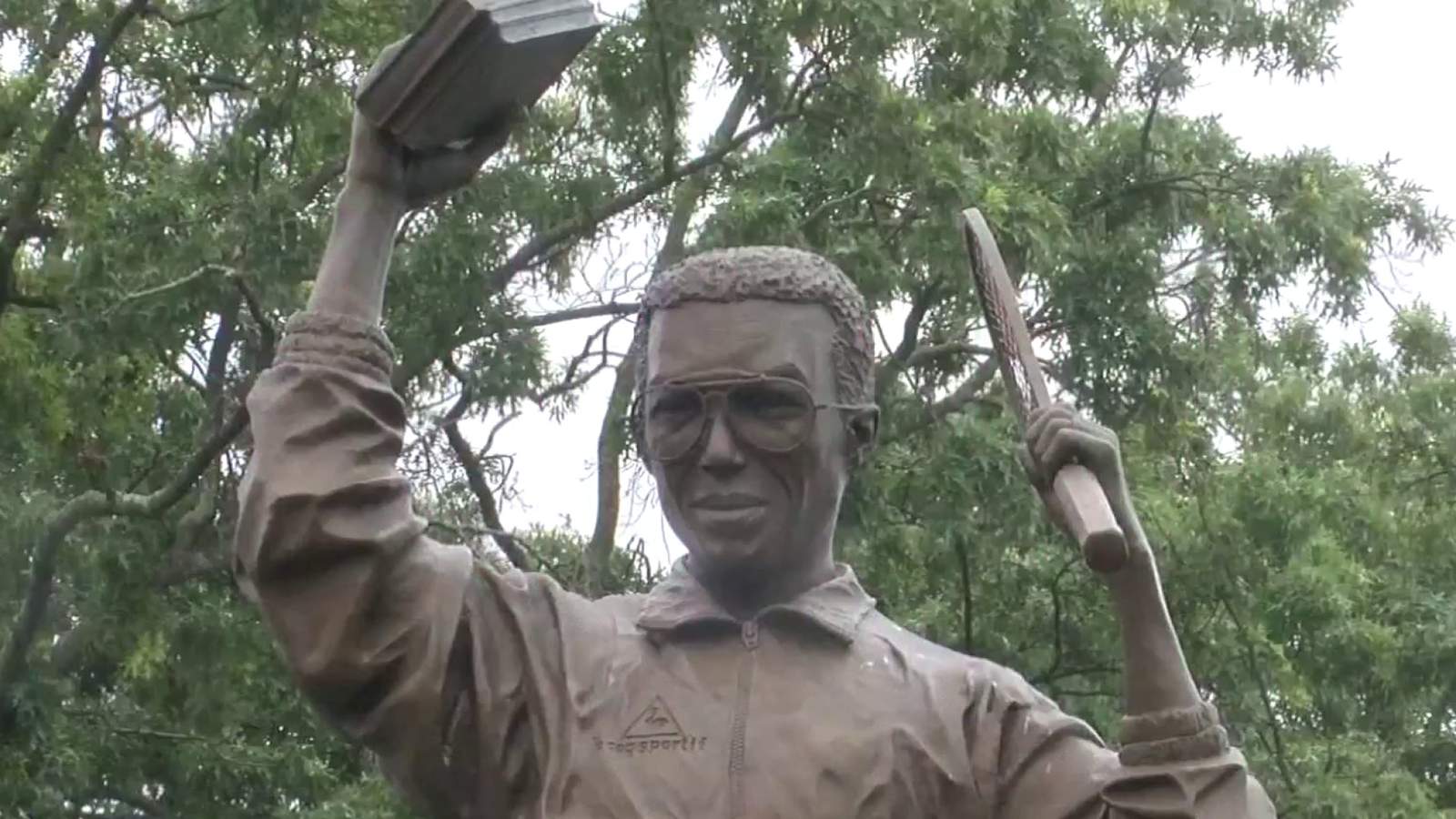 Statue to tennis star Arthur Ashe to stay put in Richmond