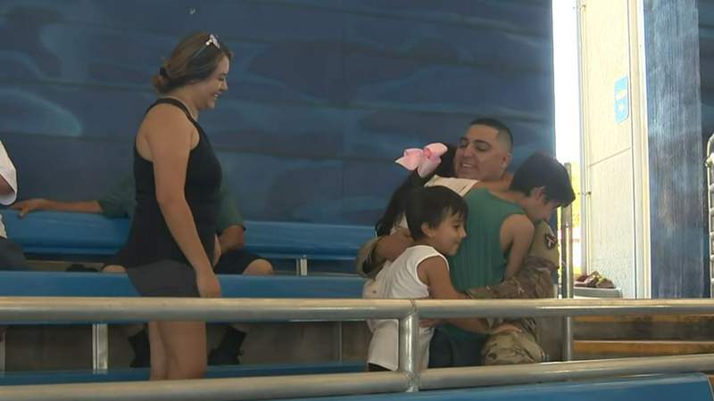 US Army soldier surprises family at SeaWorld after returning from deployment