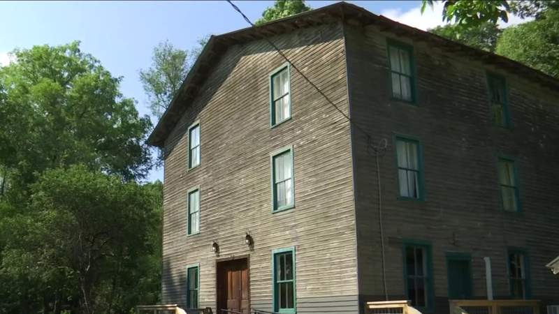 Epperly Mill serves as Airbnb and music venue for Appalachian music