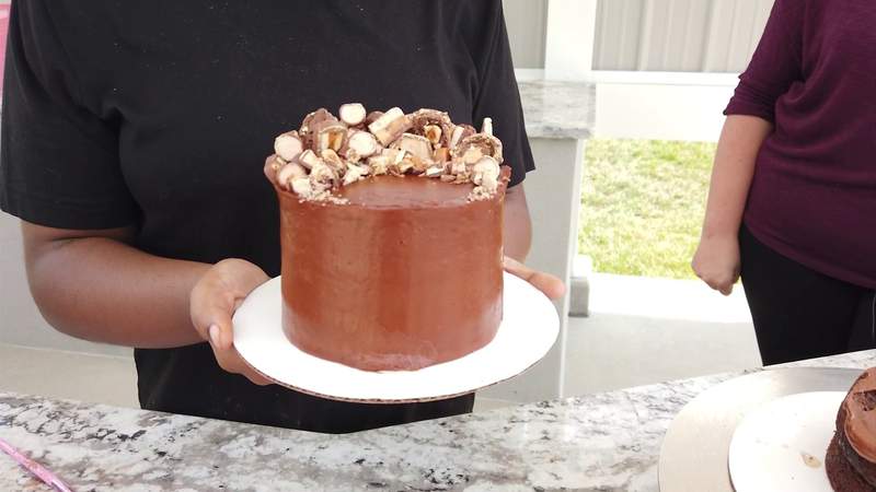 Yum! 13-year-old Roanoke baker whips up a gourmet chocolate cake for us