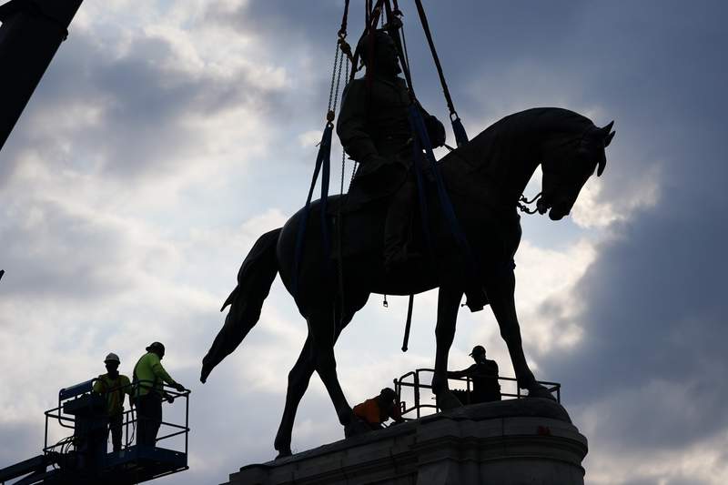 WATCH: Statue of Confederate Robert E. Lee coming down in Richmond