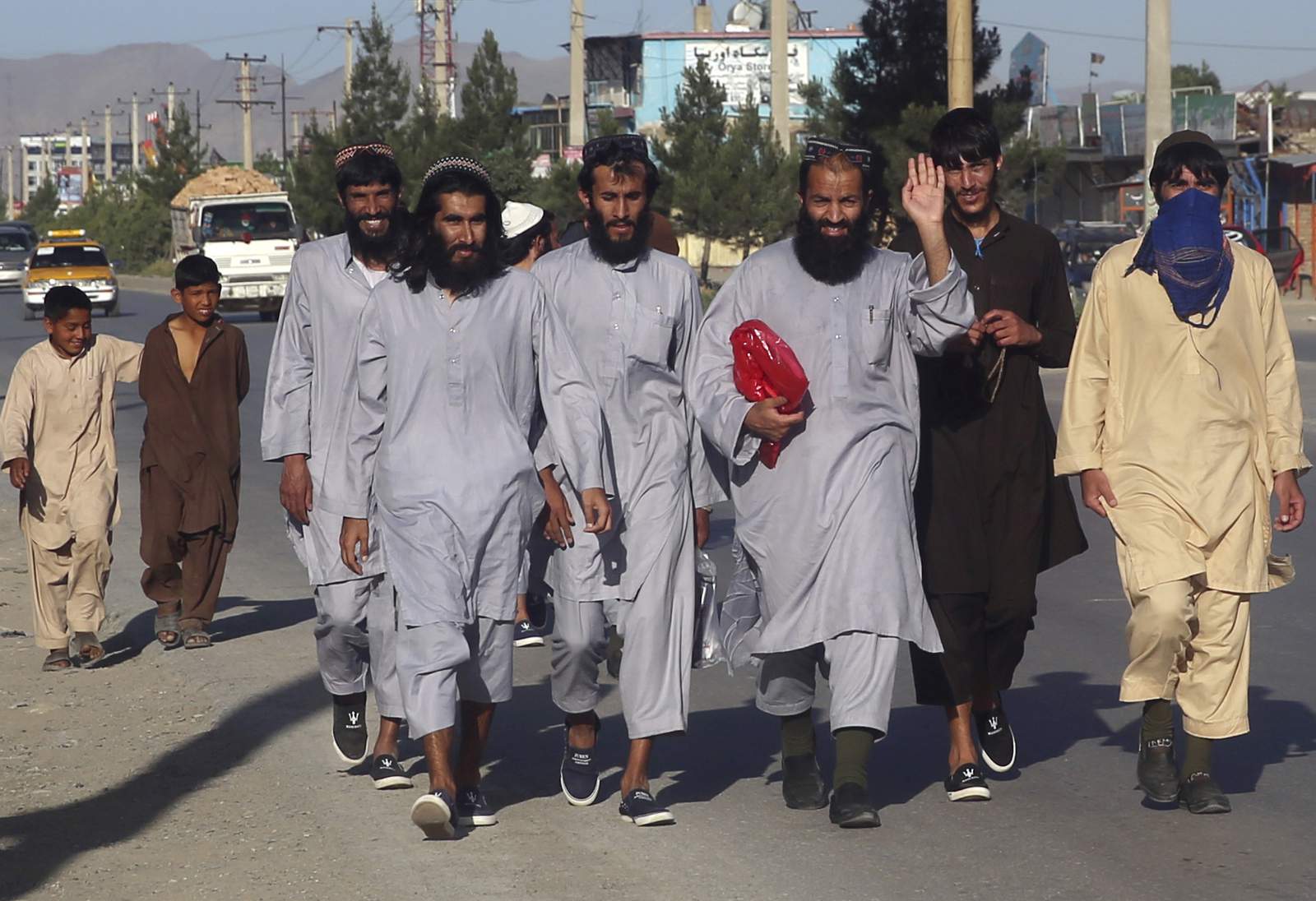 Afghan government releases hundreds of Taliban prisoners