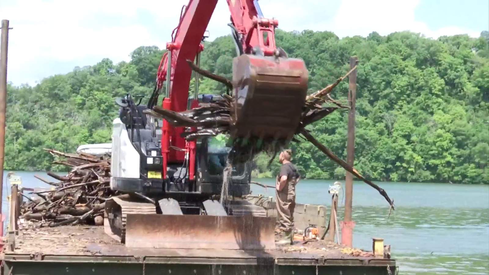 Nonprofit helping remove debris from Claytor Lake