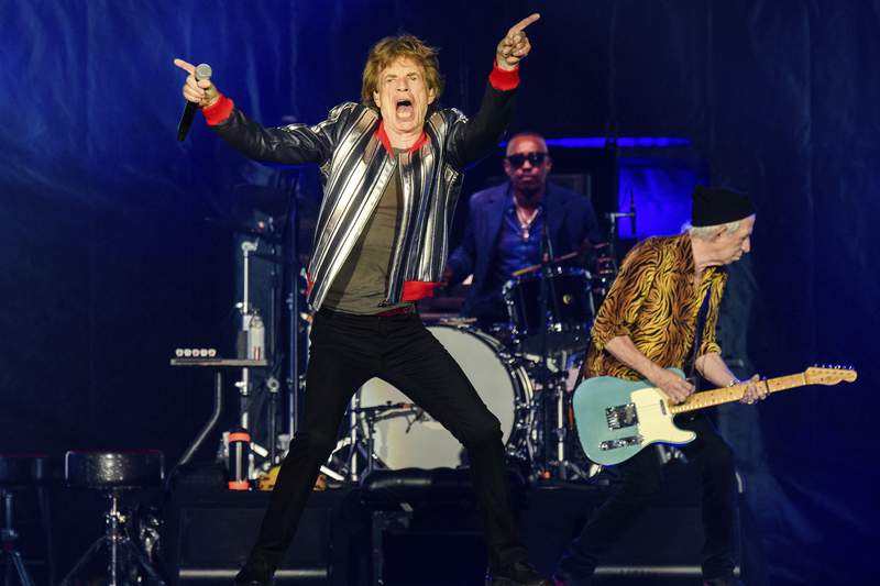 Rolling Stones open American tour, pay tribute to drummer