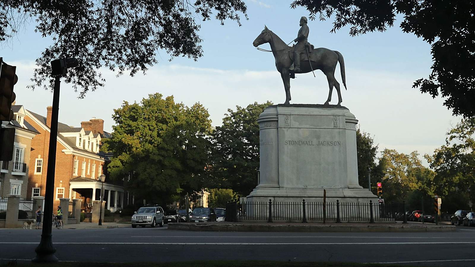 Richmond mayor to introduce ordinance to remove citys Confederate monuments