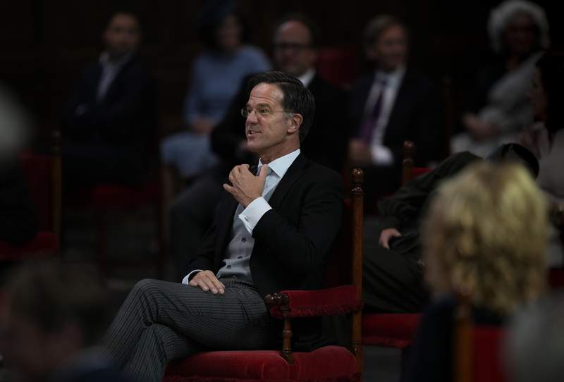 Dutch political leaders meet amid stalled coalition talks