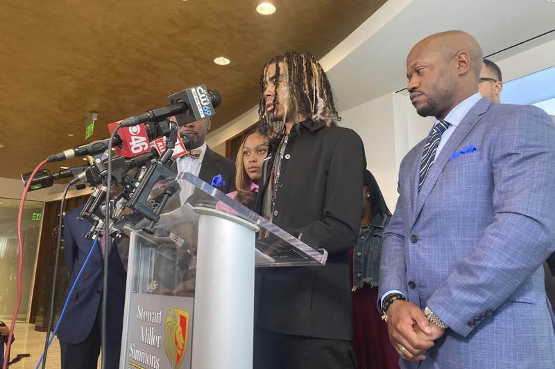Students pulled from car by Atlanta police announce lawsuit