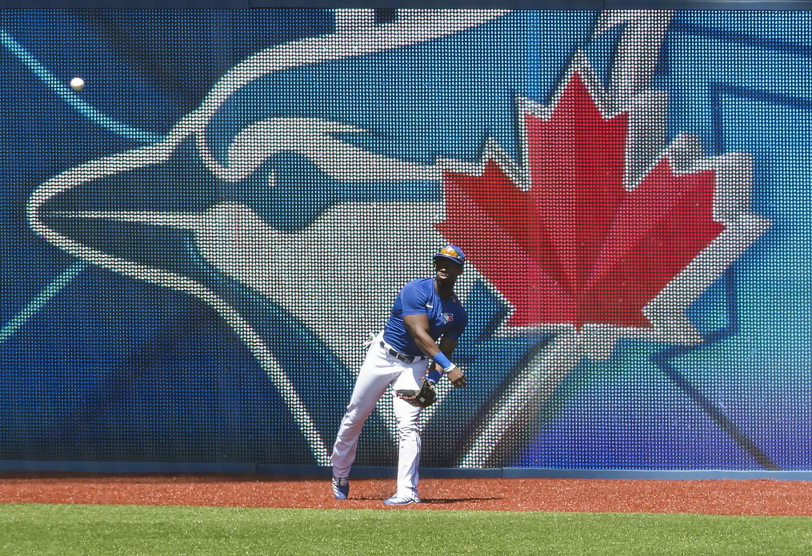 Blue Jays OF says team may play in Pittsburgh or Baltimore