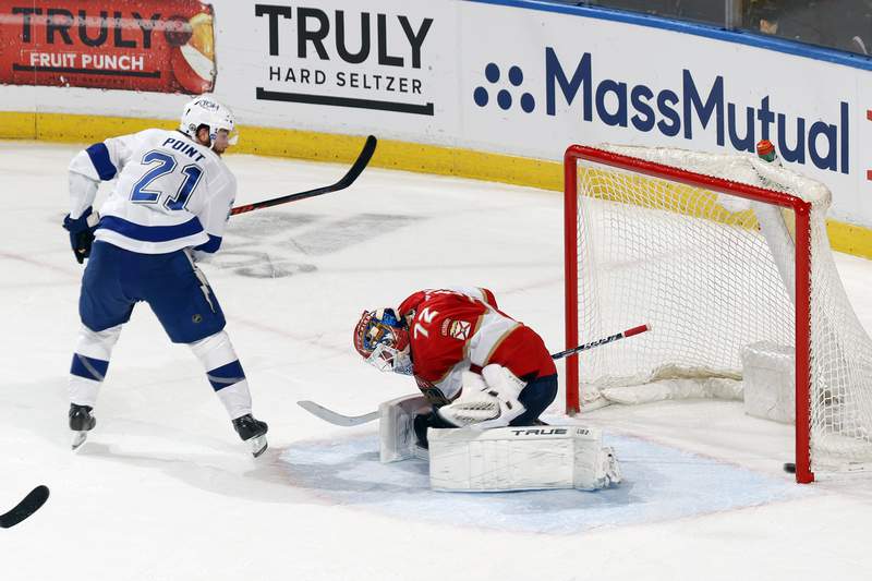 Point scores 2 in 3rd to lift Lightning over Panthers 5-4