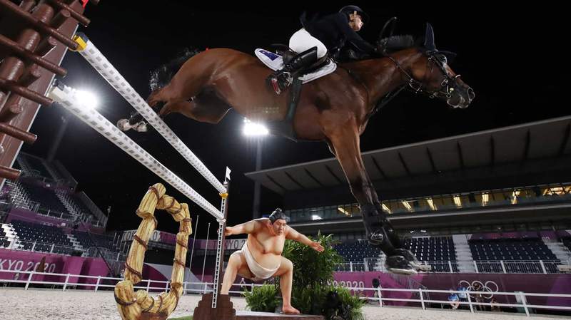 Spooky sumo display may be making some Olympic horses jumpy
