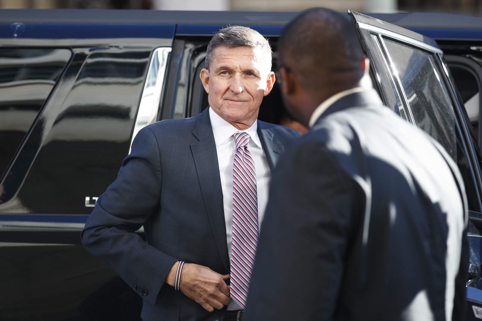 Trump pardons Flynn despite guilty plea in Russia probe